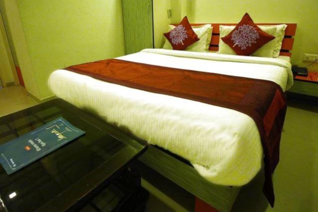 Hotel Royal Apple Ahmadábád Kültér fotó